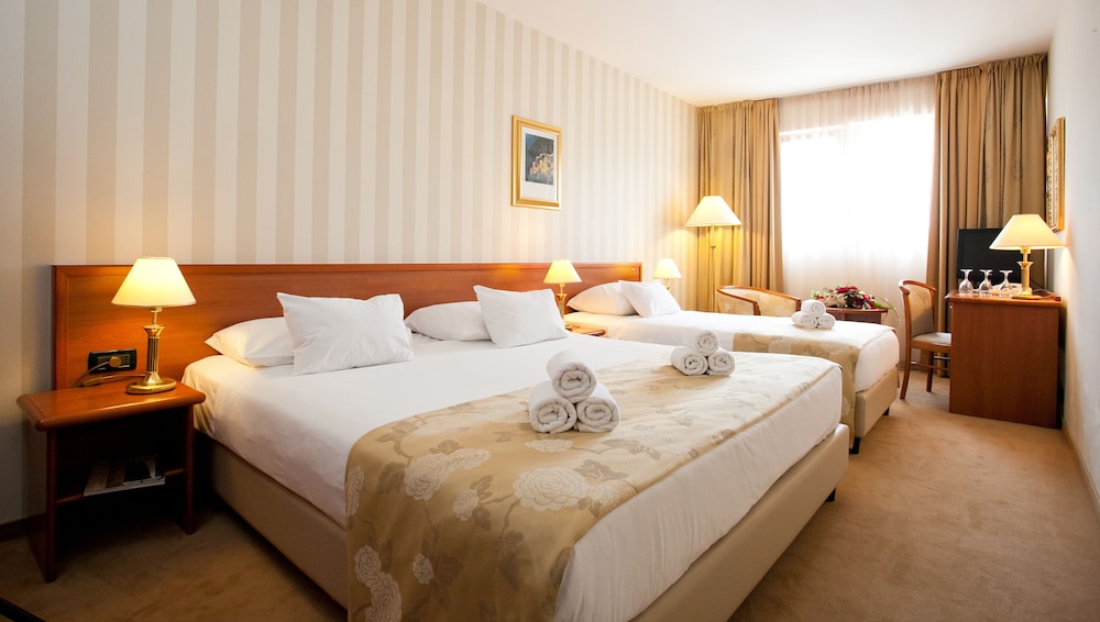 Hotel Globo — Hotel rooms in Split, Split-Dalmatia