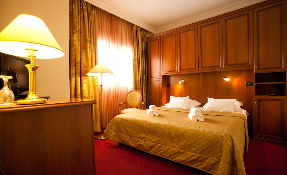 Hotel Globo — Hotel rooms in Split, Split-Dalmatia