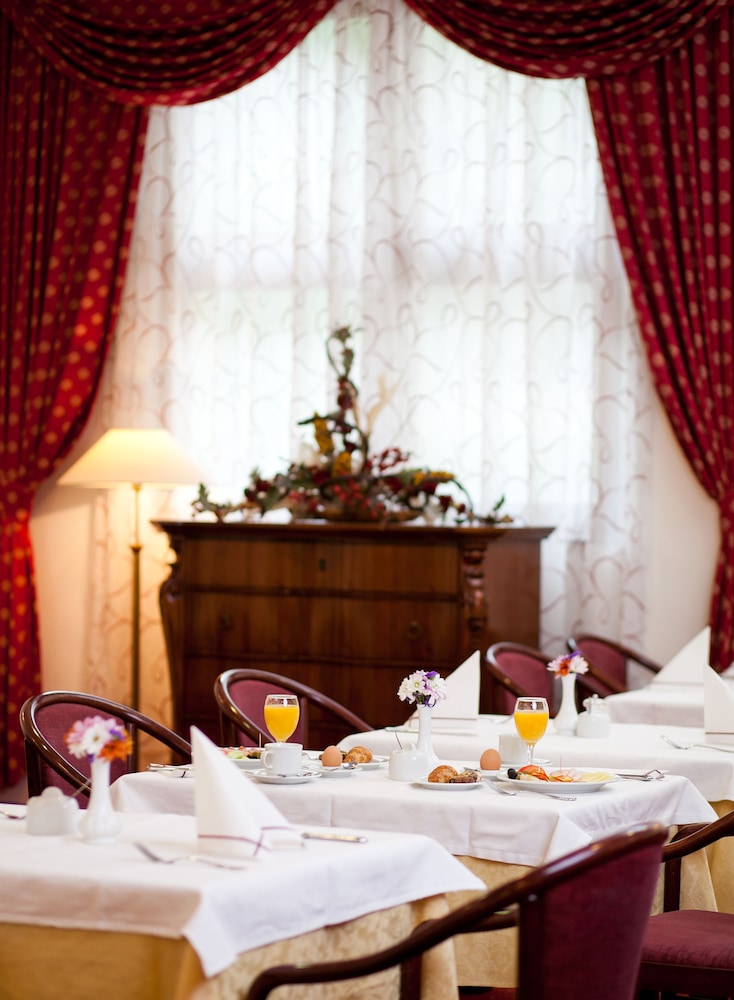 Hotel Globo — Restaurant & bars in Split, Split-Dalmatia