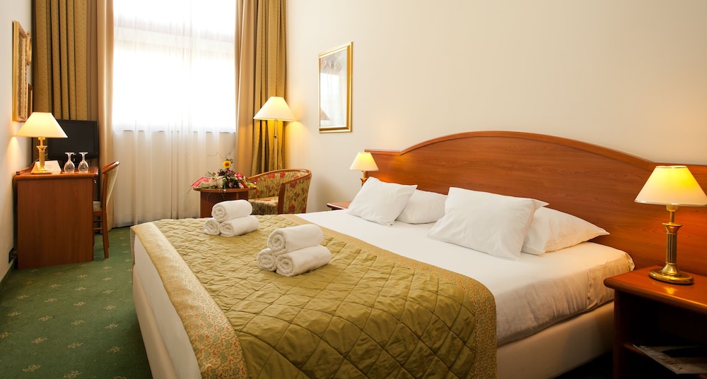 Hotel Globo — Hotel rooms in Split, Split-Dalmatia