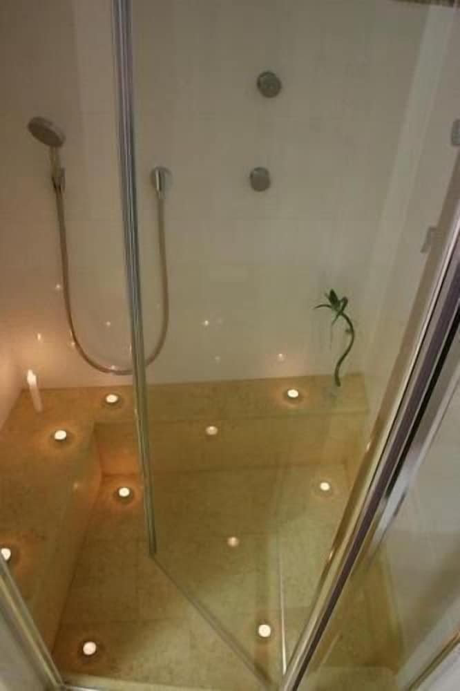 Hotel Globo — Hotel rooms in Split, Split-Dalmatia