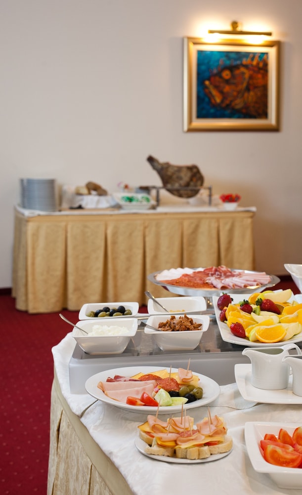 Hotel Globo — Hotel rooms in Split, Split-Dalmatia