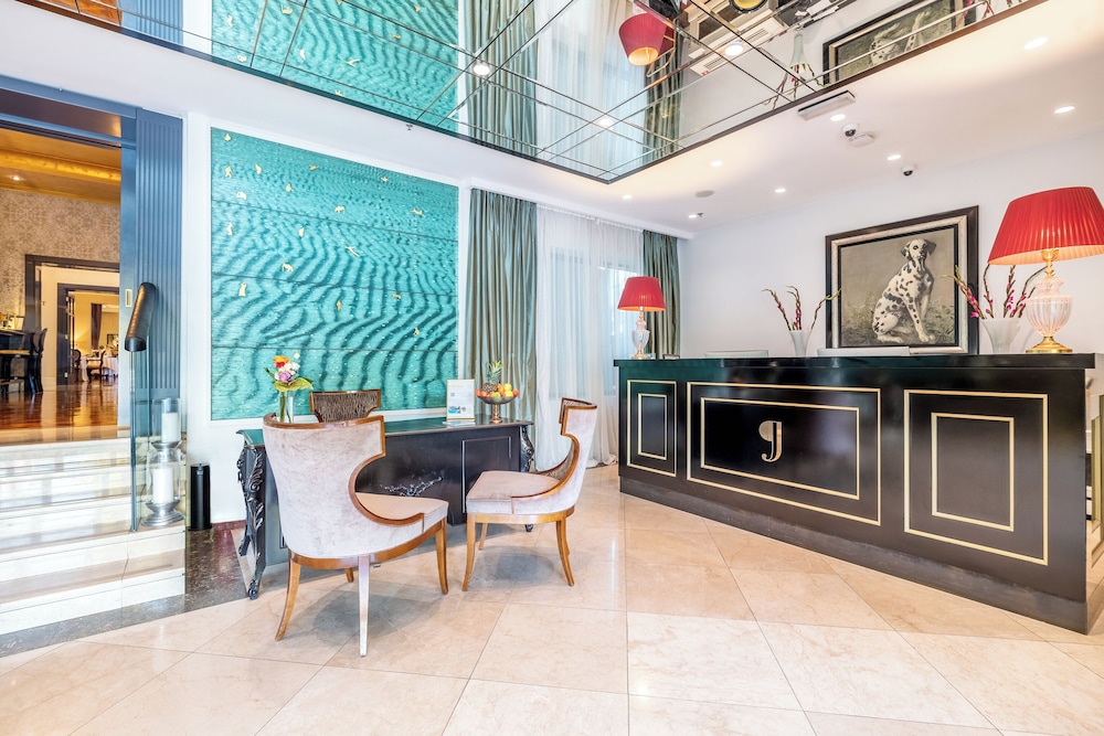 Hotel Park — Hotel building in Split, Split-Dalmatia