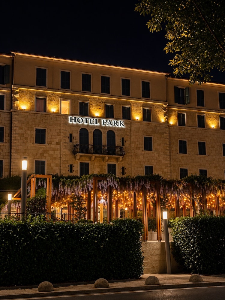 Hotel Park — Hotel building in Split, Split-Dalmatia