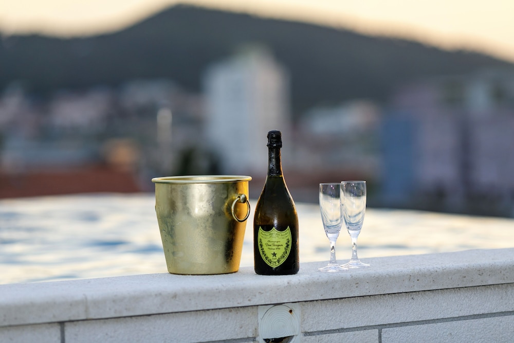 Art Hotel — Restaurant & bars in Split, Split-Dalmatia