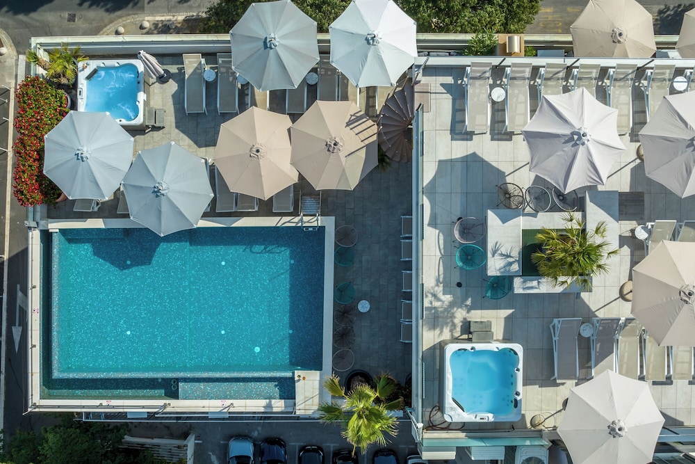 Art Hotel — Swimming pool in Split, Split-Dalmatia