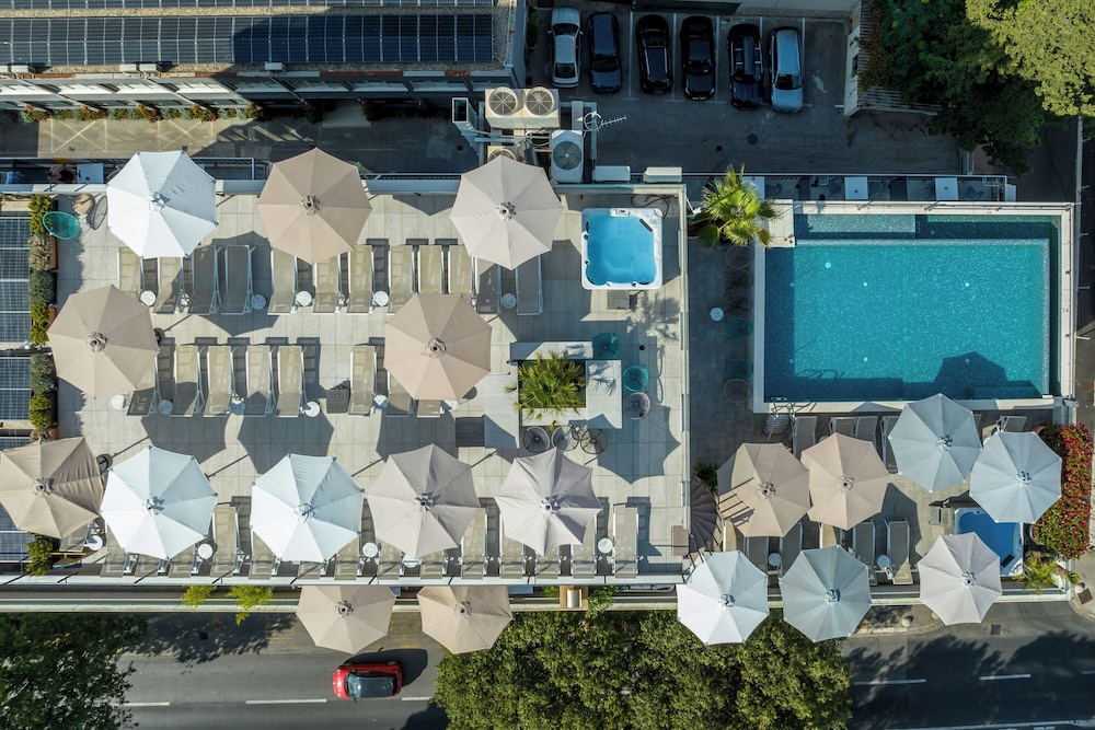 Art Hotel — Swimming pool in Split, Split-Dalmatia