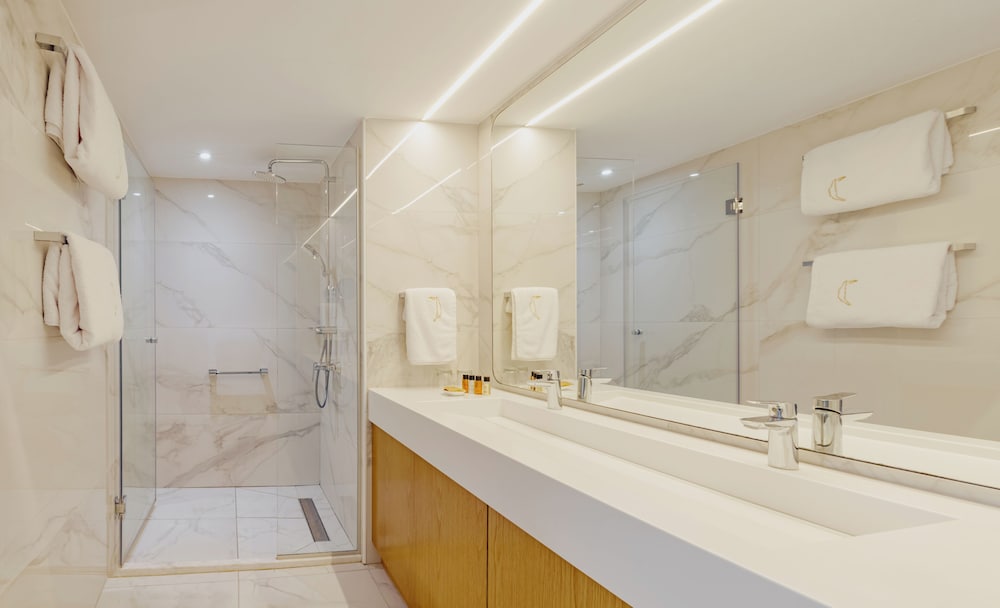 Golden Bay Beach Hotel — Hotel rooms in Oroklini, Larnaca Region