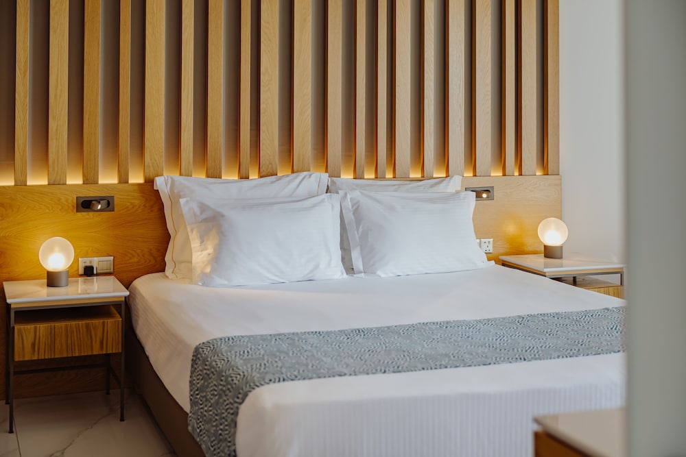 Golden Bay Beach Hotel — Hotel rooms in Oroklini, Larnaca Region