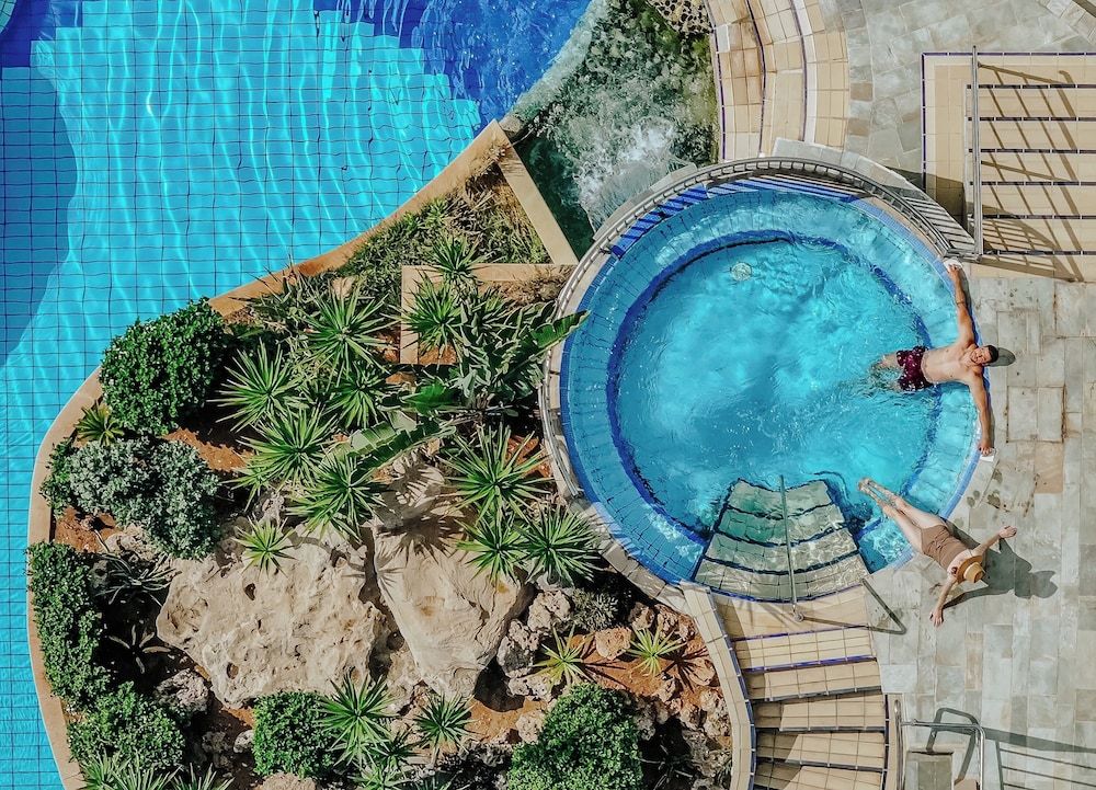 Golden Bay Beach Hotel — Swimming pool in Oroklini, Larnaca Region