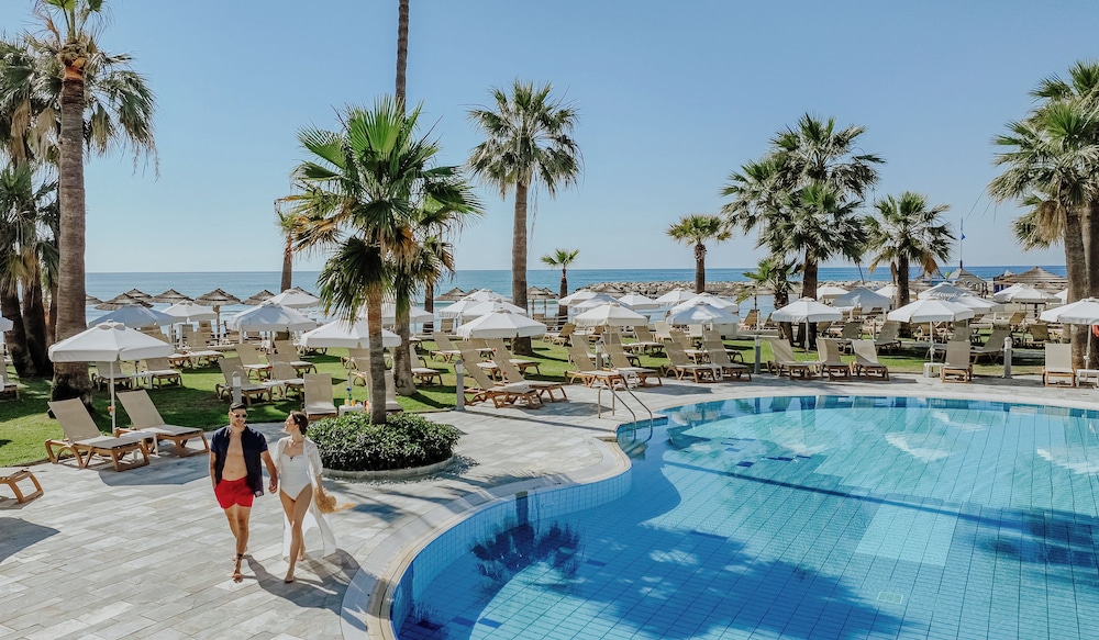 Golden Bay Beach Hotel — Swimming pool in Oroklini, Larnaca Region