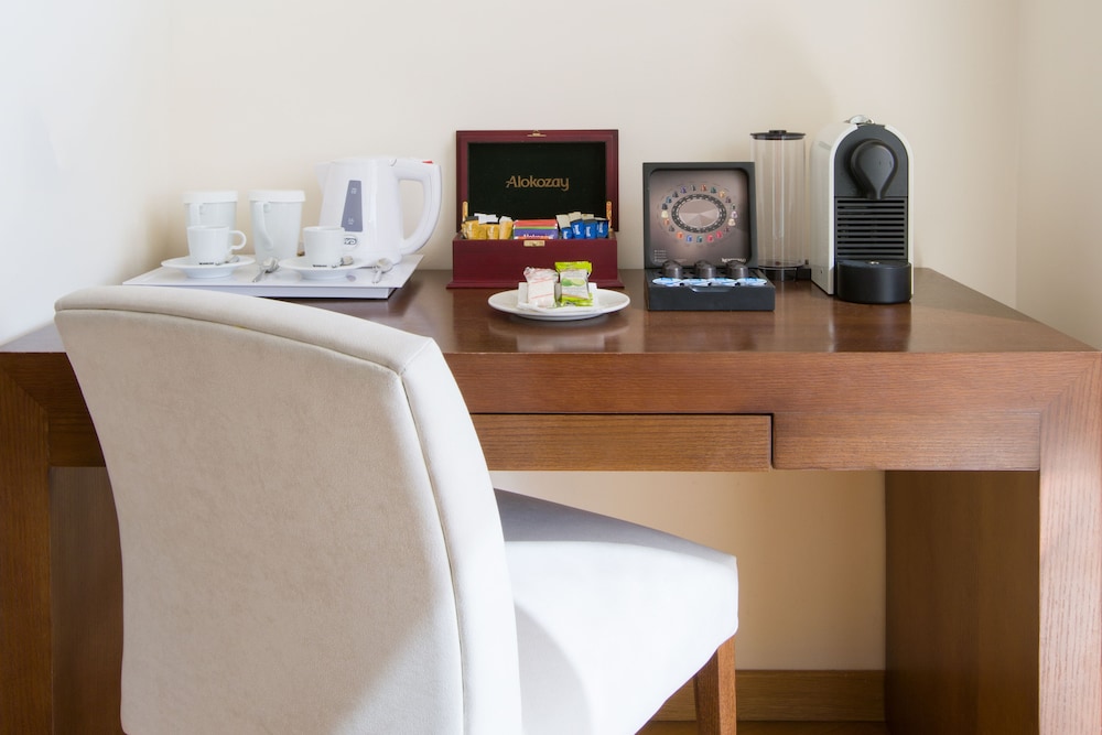 Golden Bay Beach Hotel — Hotel rooms in Oroklini, Larnaca Region