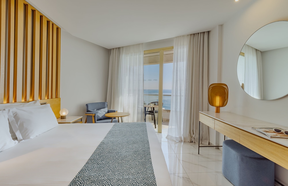 Golden Bay Beach Hotel — Hotel rooms in Oroklini, Larnaca Region
