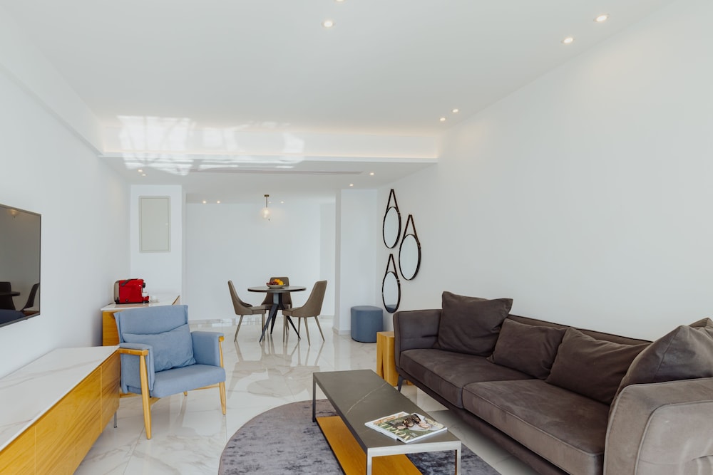 Golden Bay Beach Hotel — Hotel rooms in Oroklini, Larnaca Region