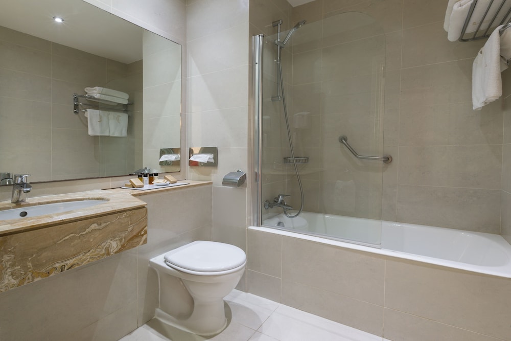 Golden Bay Beach Hotel — Hotel rooms in Oroklini, Larnaca Region