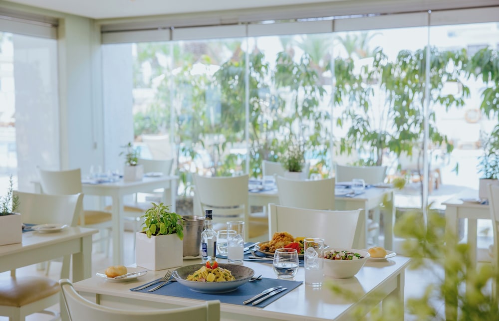 Golden Bay Beach Hotel — Restaurant & bars in Oroklini, Larnaca Region