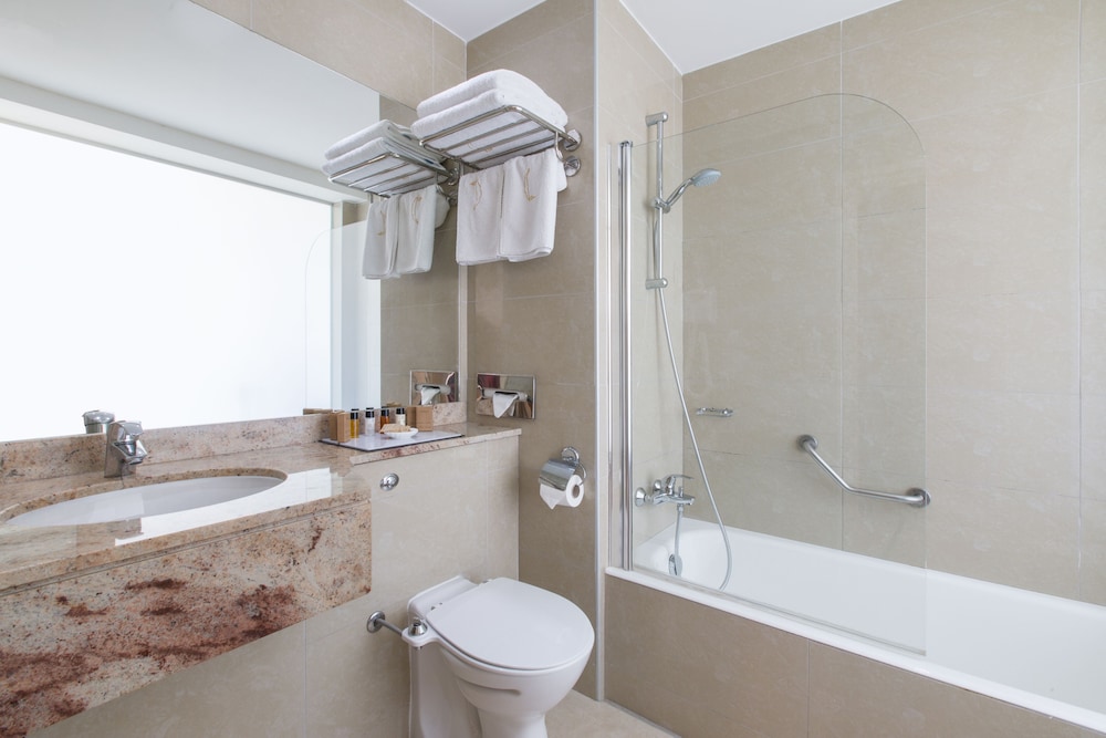 Golden Bay Beach Hotel — Hotel rooms in Oroklini, Larnaca Region