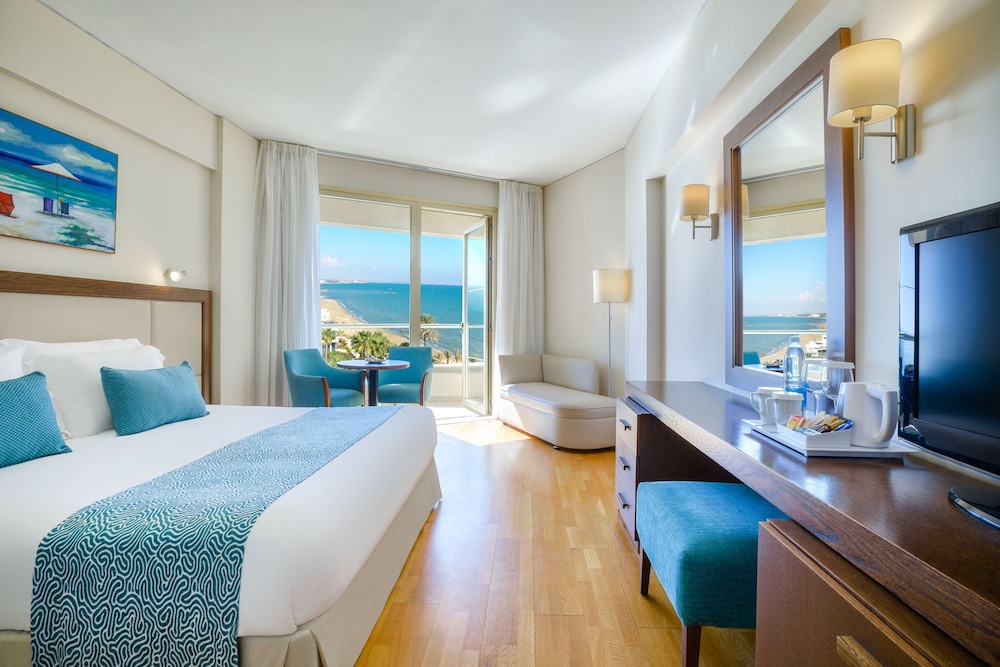 Golden Bay Beach Hotel - zdjęcie 5