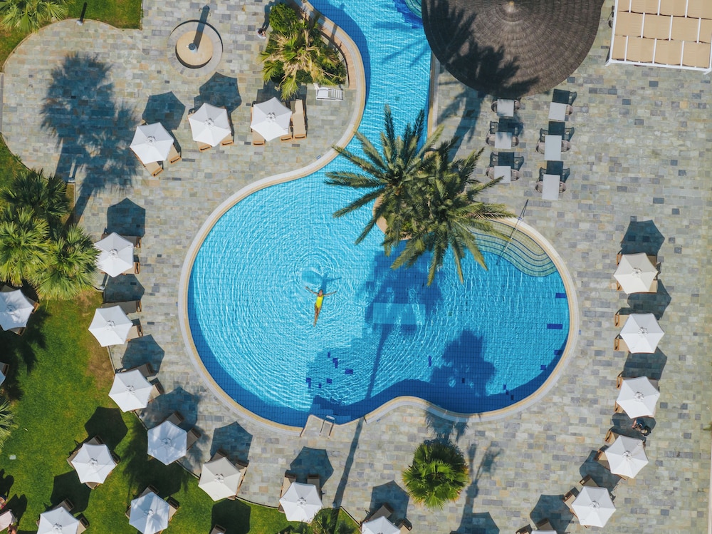 Golden Bay Beach Hotel — Swimming pool in Oroklini, Larnaca Region
