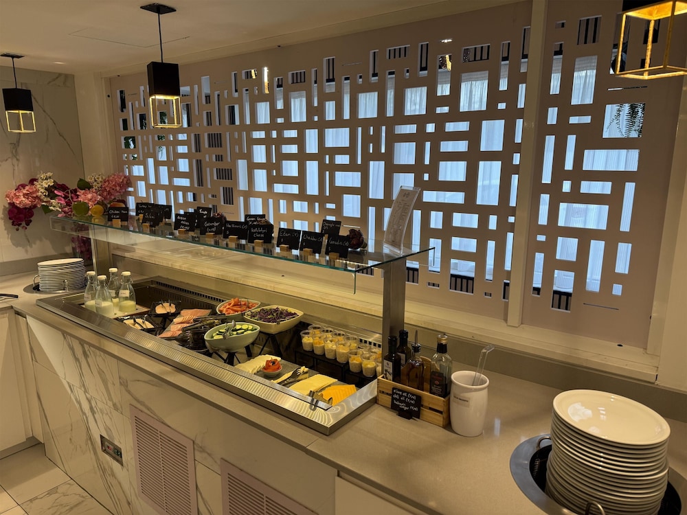 Best Western Plus Larco Hotel — Restaurant & bars in Larnaca, Larnaca Region