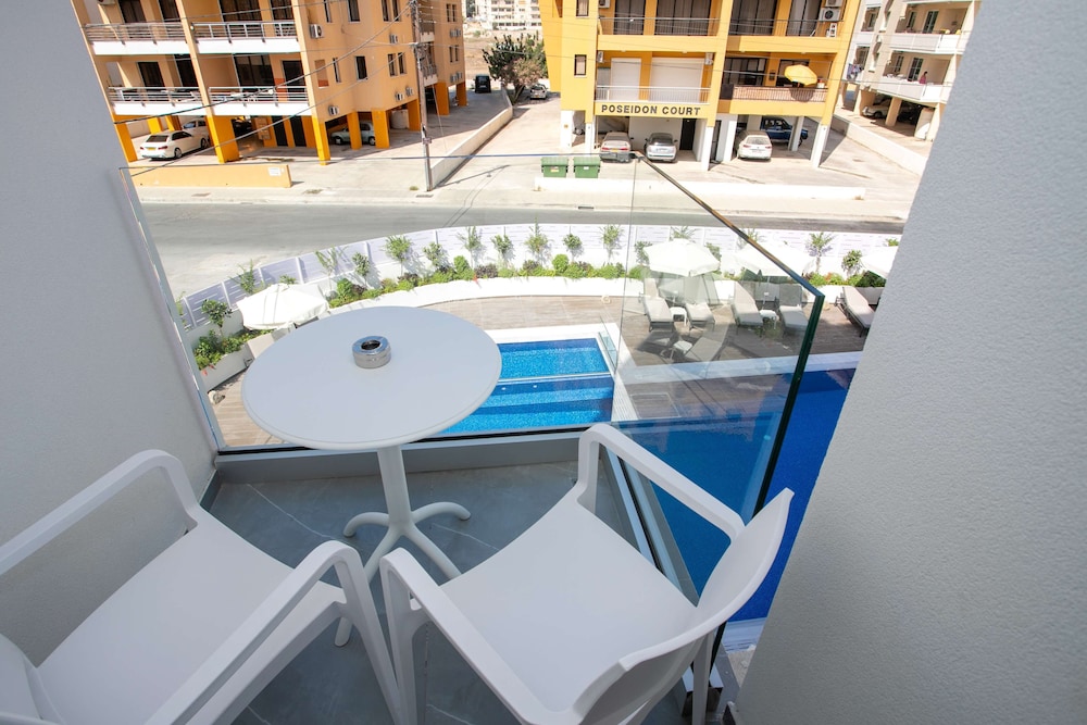 Best Western Plus Larco Hotel — Swimming pool in Larnaca, Larnaca Region