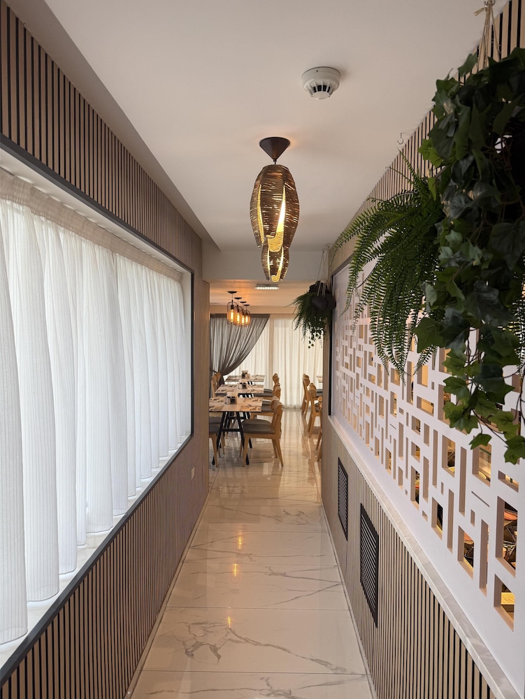 Best Western Plus Larco Hotel — Restaurant & bars in Larnaca, Larnaca Region