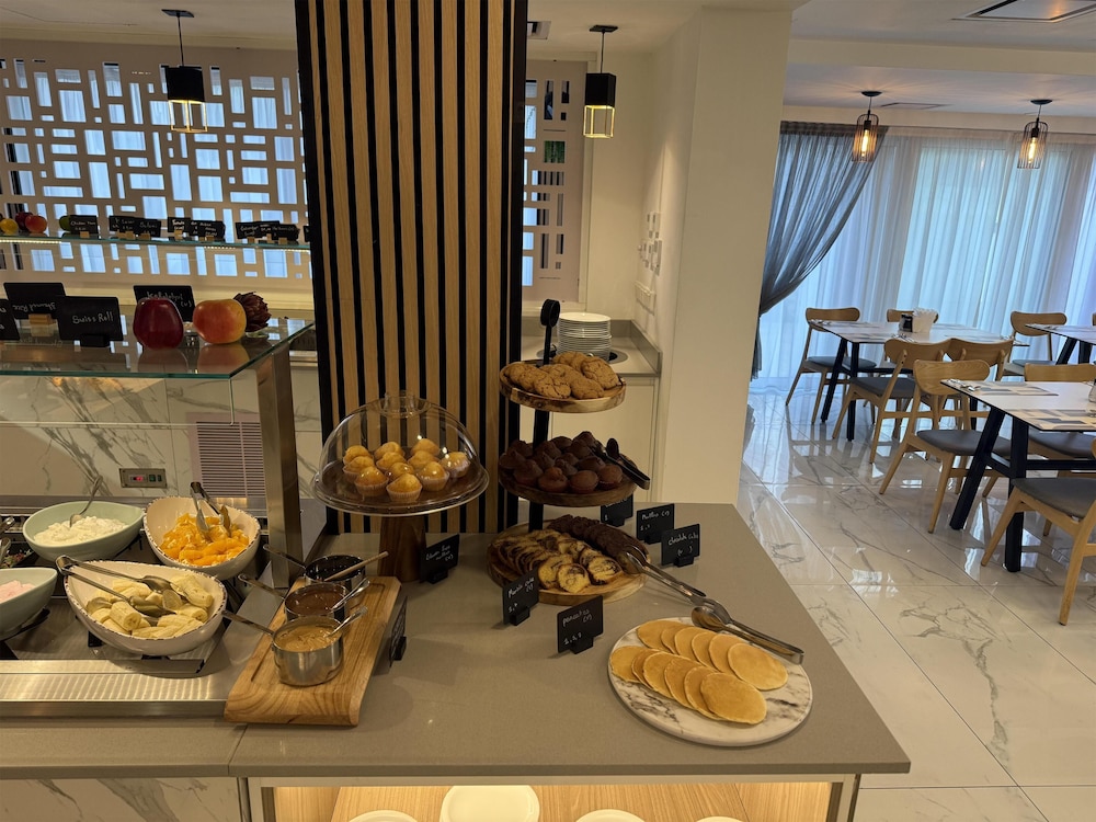 Best Western Plus Larco Hotel — Restaurant & bars in Larnaca, Larnaca Region