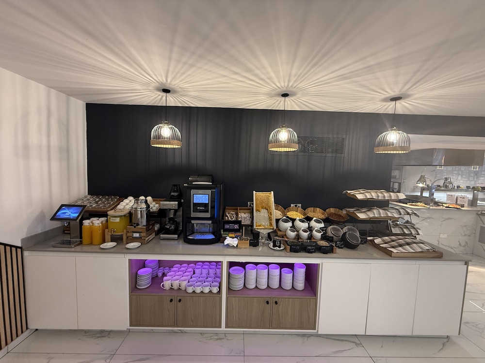 Best Western Plus Larco Hotel — Restaurant & bars in Larnaca, Larnaca Region