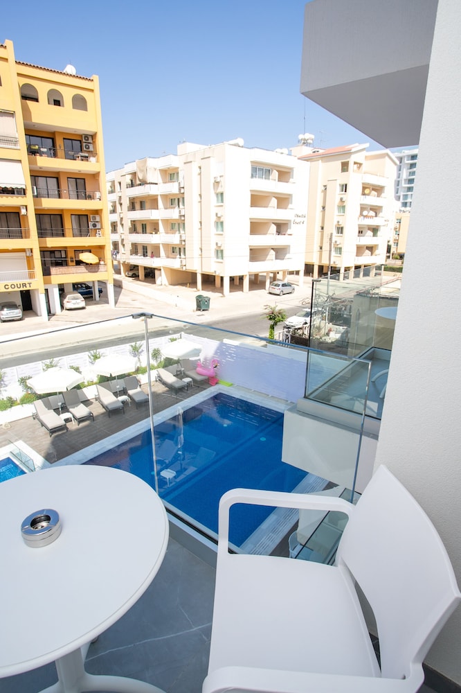 Best Western Plus Larco Hotel — Swimming pool in Larnaca, Larnaca Region