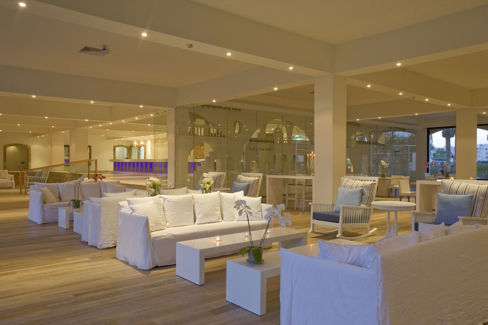 Sandy Beach Hotel & Spa — Restaurant & bars in Oroklini, Larnaca Region