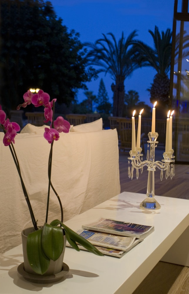 Sandy Beach Hotel & Spa — Hotel rooms in Oroklini, Larnaca Region