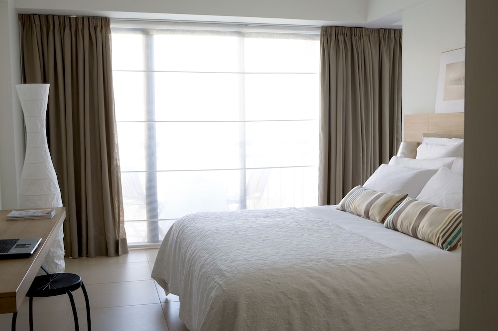 Sandy Beach Hotel & Spa — Hotel rooms in Oroklini, Larnaca Region