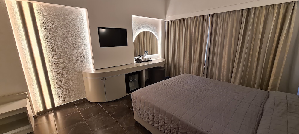 Sveltos Hotel — Hotel rooms in Oroklini, Larnaca Region