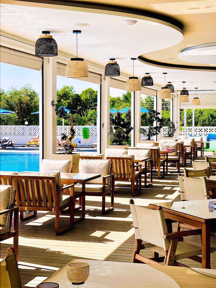 Sveltos Hotel — Restaurant & bars in Oroklini, Larnaca Region