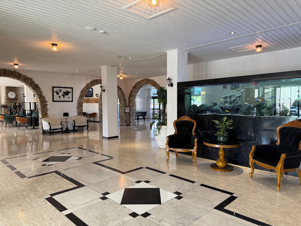Sveltos Hotel — Hotel building in Oroklini, Larnaca Region