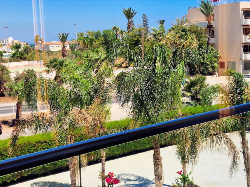 Sveltos Hotel — Hotel building in Oroklini, Larnaca Region