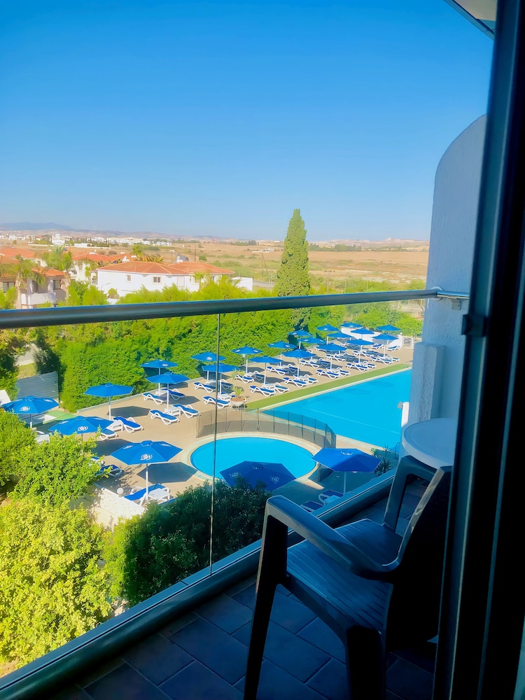 Sveltos Hotel — Swimming pool in Oroklini, Larnaca Region