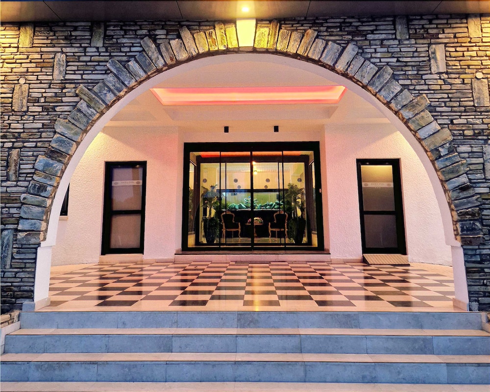 Sveltos Hotel — Hotel building in Oroklini, Larnaca Region
