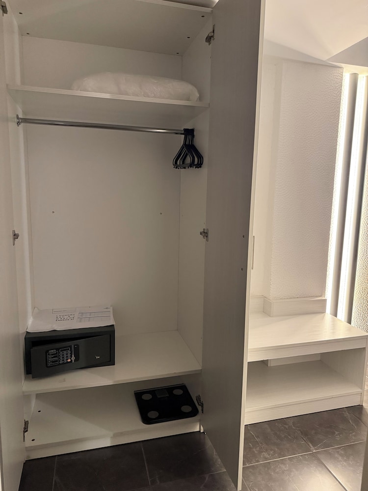 Sveltos Hotel — Hotel rooms in Oroklini, Larnaca Region