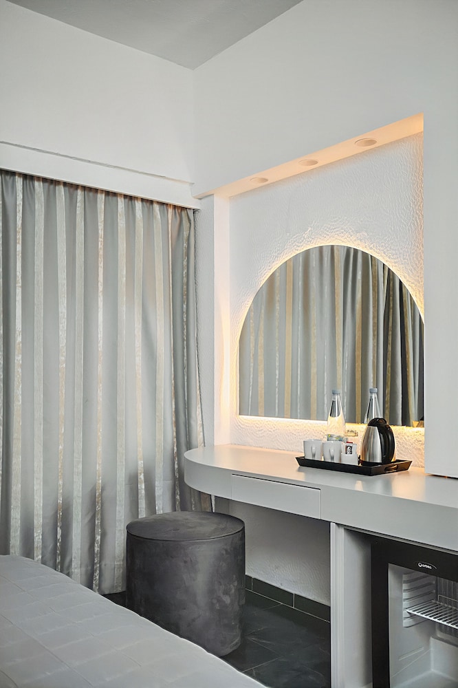 Sveltos Hotel — Hotel rooms in Oroklini, Larnaca Region