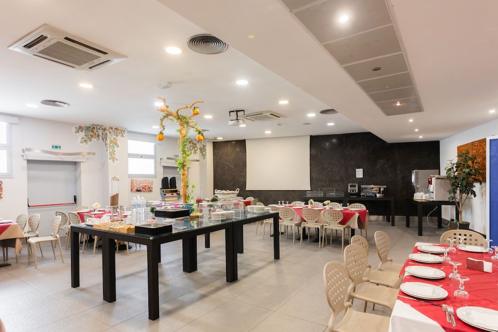 Albergo Athenaeum — Restaurant & bars in Palermo, Sicily