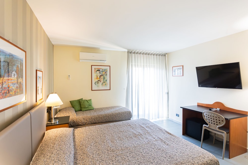 Albergo Athenaeum — Hotel rooms in Palermo, Sicily