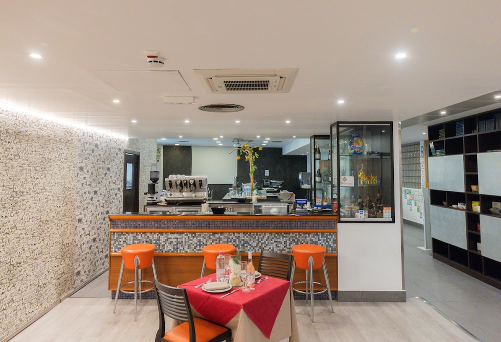 Albergo Athenaeum — Restaurant & bars in Palermo, Sicily