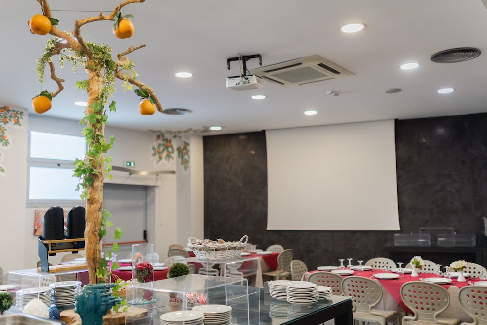 Albergo Athenaeum — Restaurant & bars in Palermo, Sicily