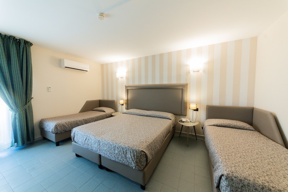 Albergo Athenaeum — Hotel rooms in Palermo, Sicily