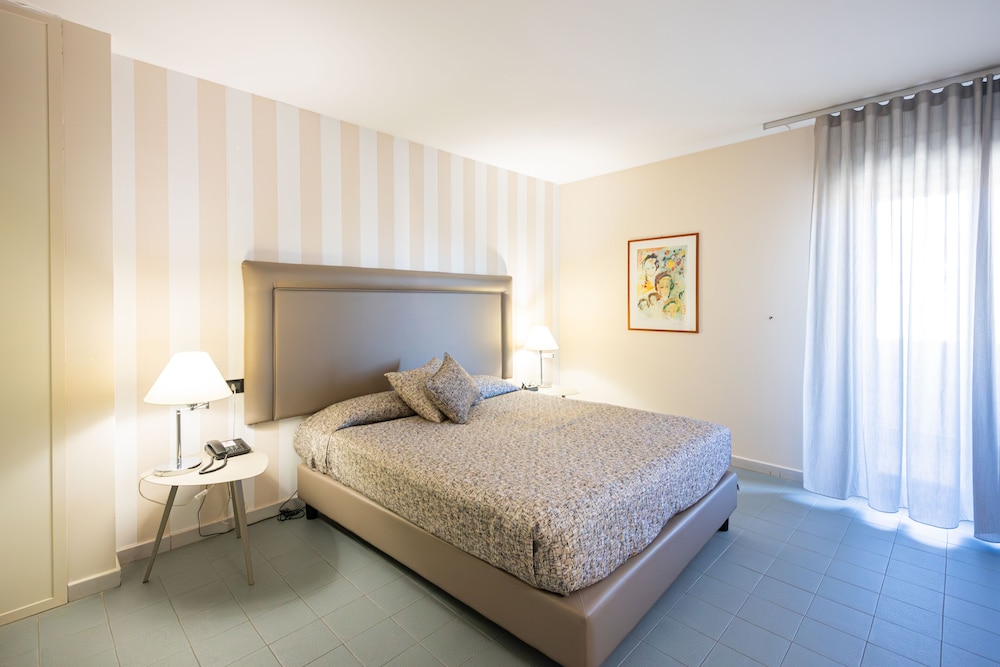 Albergo Athenaeum — Hotel rooms in Palermo, Sicily