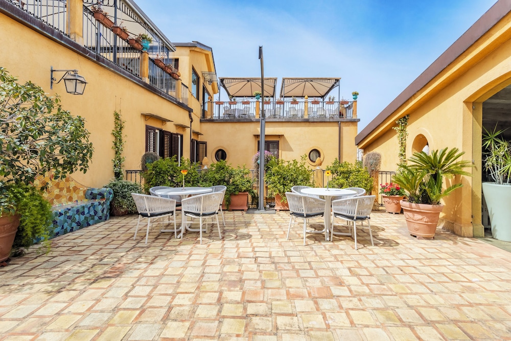Eurostars Centrale Palace — Hotel building in Palermo, Sicily