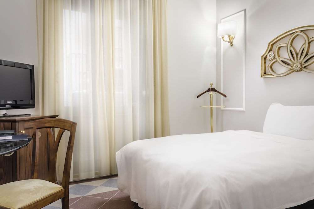 Eurostars Centrale Palace — Hotel rooms in Palermo, Sicily