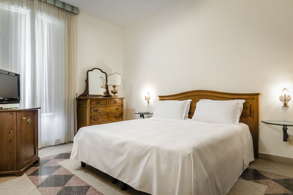Eurostars Centrale Palace — Hotel rooms in Palermo, Sicily