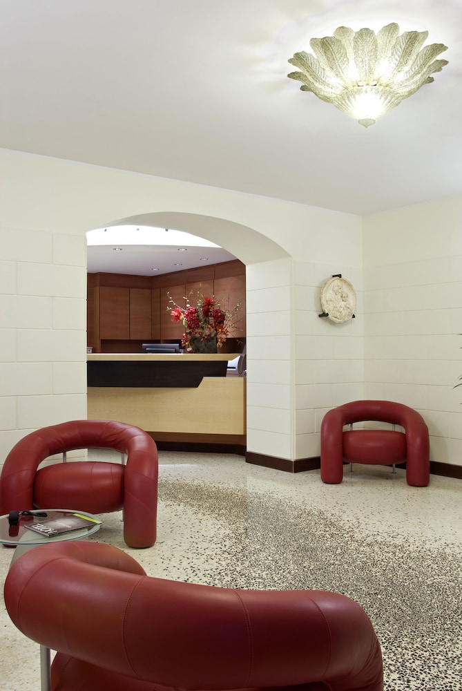 Hotel Memphis — Hotel building in Rome, Lazio